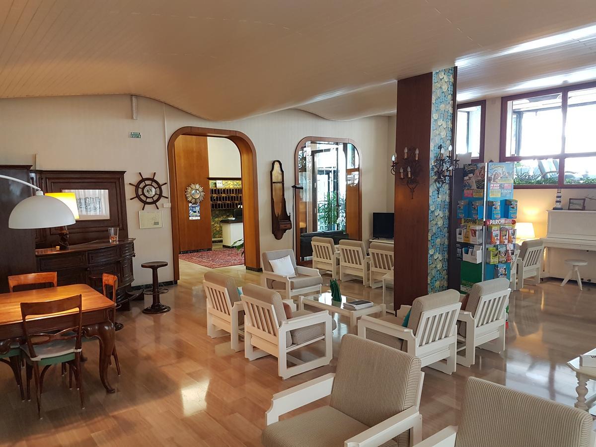 צ'סנטיקו Hotel Residence Adriana מראה חיצוני תמונה