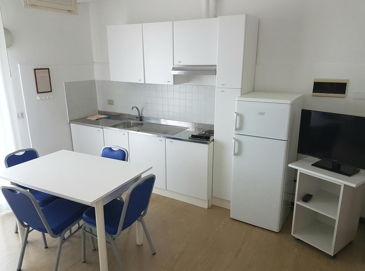 צ'סנטיקו Hotel Residence Adriana מראה חיצוני תמונה