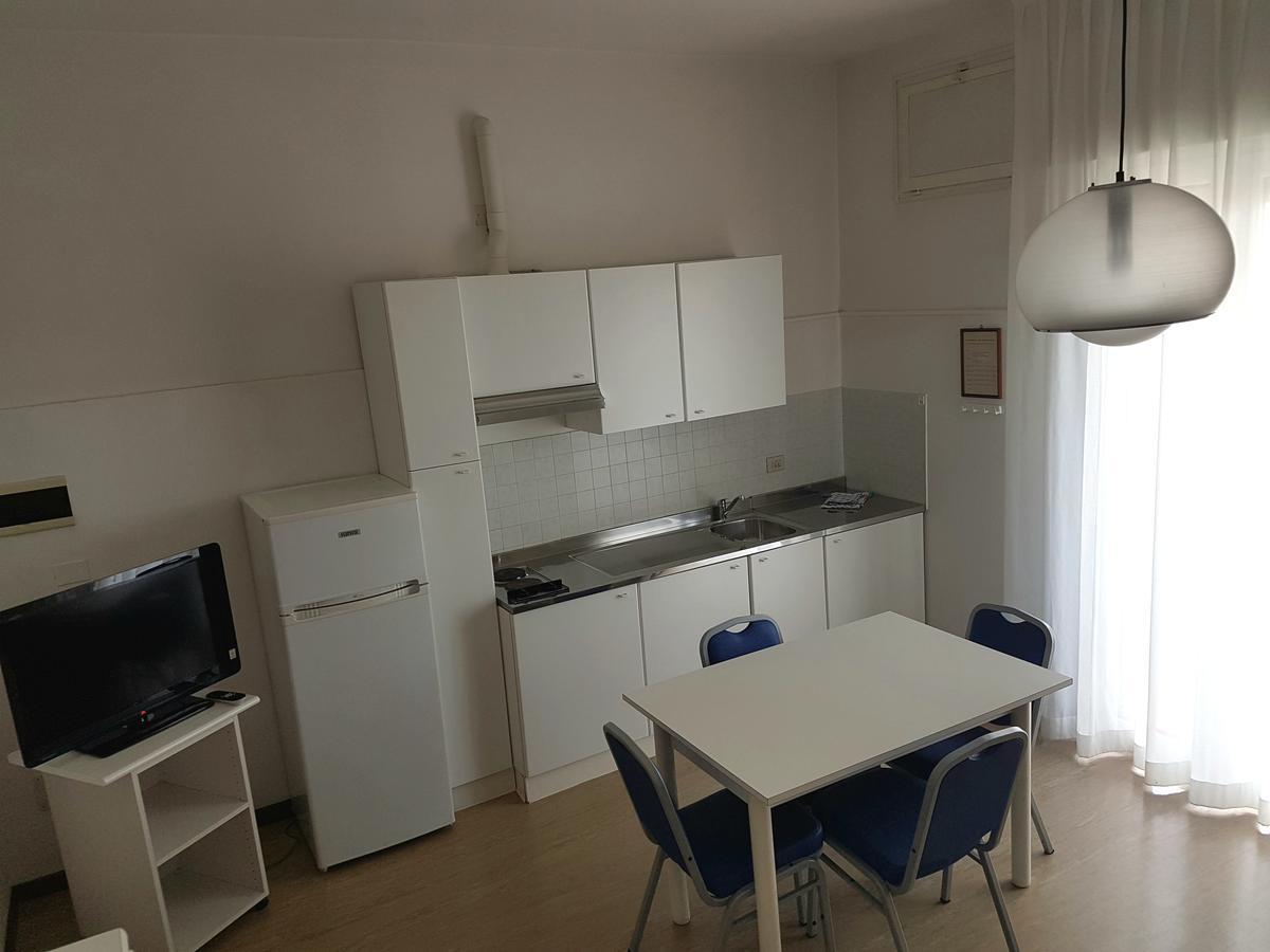 צ'סנטיקו Hotel Residence Adriana מראה חיצוני תמונה