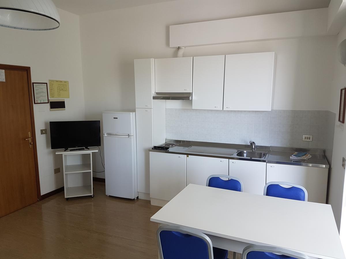 צ'סנטיקו Hotel Residence Adriana מראה חיצוני תמונה
